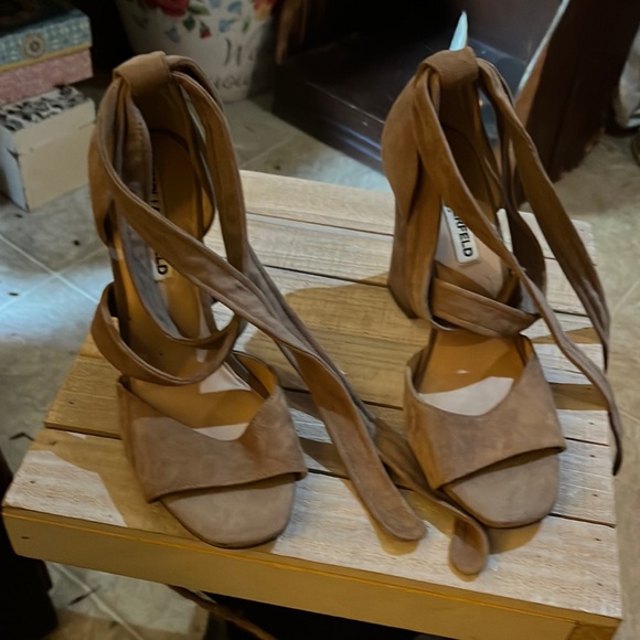 Karl Lagerfield heels - Picture 1 of 9